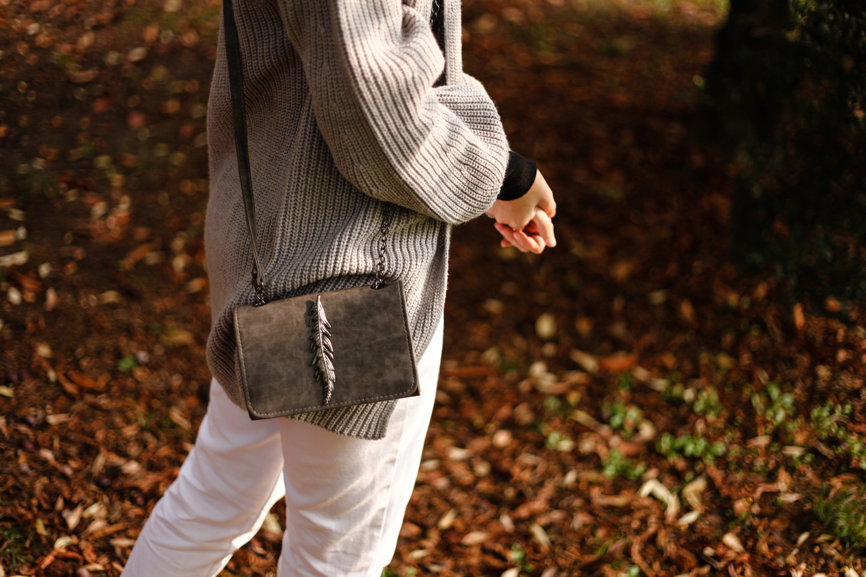 The Autumnal Feather Purse in Grey 35mminstyle