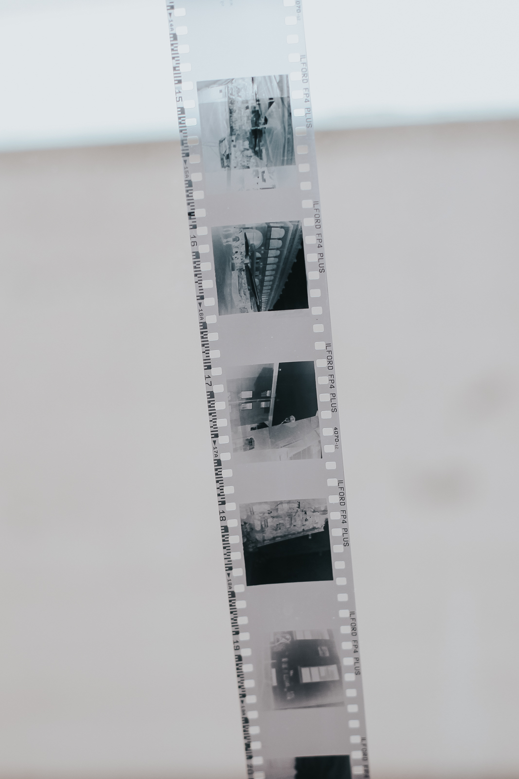 develop 35mm black white film roll daylight home